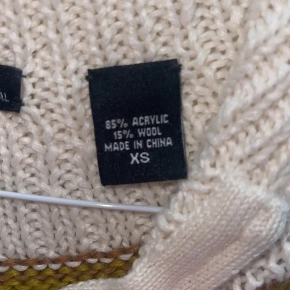 Moda International Zip up Sweater - Picture 5 of 11